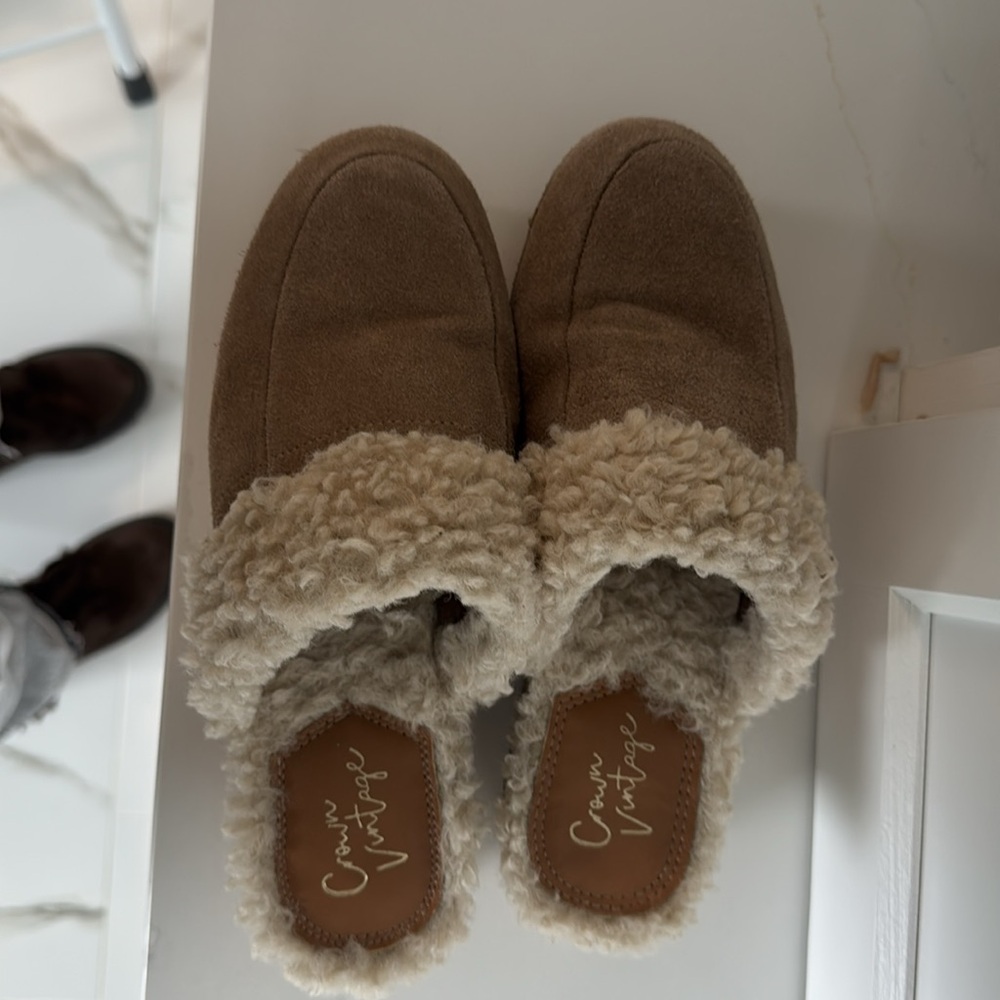 Crown Vintage mules in size 6. - Picture 3 of 7